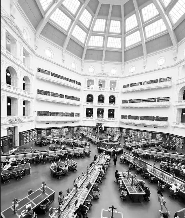 كتاب تحت سطح العالم.. ستون يوما فى أستراليا: حكايات عن البشر والحجر والشجر كتاب تحت سطح العالم.. ستون يوما فى أستراليا: حكايات عن البشر والحجر والشجر