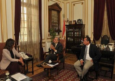 جانب من لقاء جابر نصار مع الوزيرة نبيلة مكرم