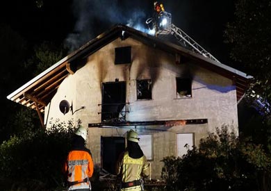 صورة من الأرشيف لحريق شب في نزل لاجئين قبل أيام