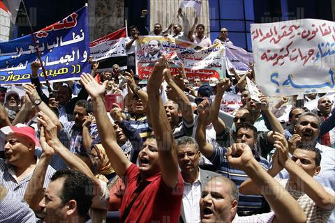 وقفة احتجاجية للعمال اعتراضا على قانون الخدمة المدنية- تصوير أحمد عبدالفتاح