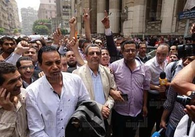 نقيب الصحفيين يحيى قلاش بعد تأجيل محاكمته- تصوير رافي شاكر