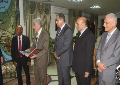 محافظ جنوب سيناء يستقبل سفير جنوب أفريقيا