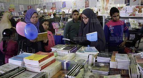 رواد معرض الكتاب 2016 - تصوير: أحمد عبدالفتاح