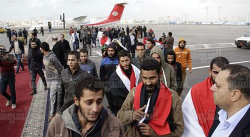 السيسي يستقبل العائدين من ليبيا - تصوير: احمد عبد اللطيف