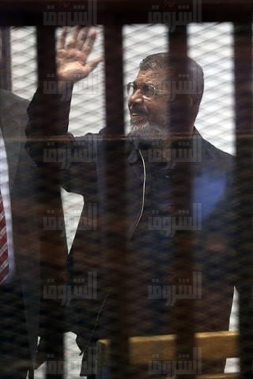 «مرسي» بالبدلة الزرقاء في جلسة قضية التخابر- تصوير روجيه أنيس