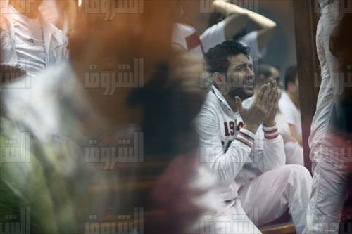 دموع متهمي «مذبحة بورسعيد»- تصوير روجيه أنيس