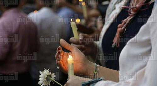 وقفة بالشموع أمام نقابة الصحفيين حدادا على ضحايا الطائرة المنكوبة - تصوير: إبراهيم عزت