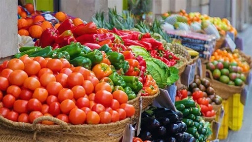 أسعار الخضروات والفاكهة اليوم الجمعة فى الأسواق المصرية