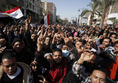 أتطلع أن أرى مجلساً للحكماء (خلاصة الخبرة والولاء لمصر) له سلطة تقويم رئيس الجمهورية - مسلماً كان أم مسيحياً - أو مساءلته أو محاسبته