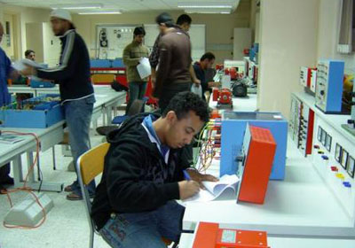 المشكلة التي ستواجه المجتمع تكمن في من لم يجد فرصة عمل بأحد المصانع