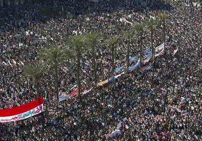 ماذا يقول لابنته عندما يعزل سياسيا – هل يقول لها إنه حرامى – أم يقول لها أنه عزل سياسيا من أجل فساد المنظمة الحزبية 