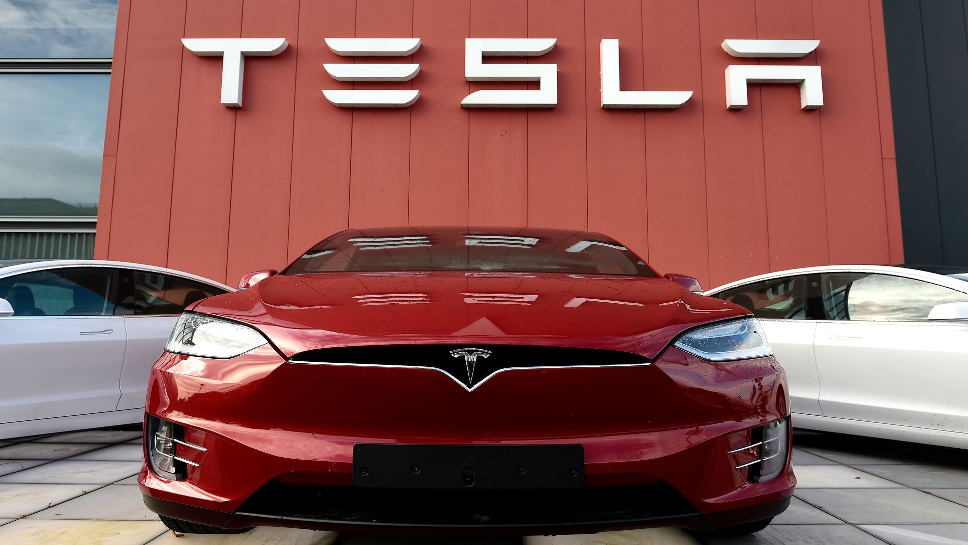 سيارة «Tesla Roadster» أغلى طراز بسعر 250 ألف دولار