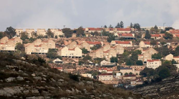 معهد فلسطيني: إسرائيل تعيق التواصل بالضفة