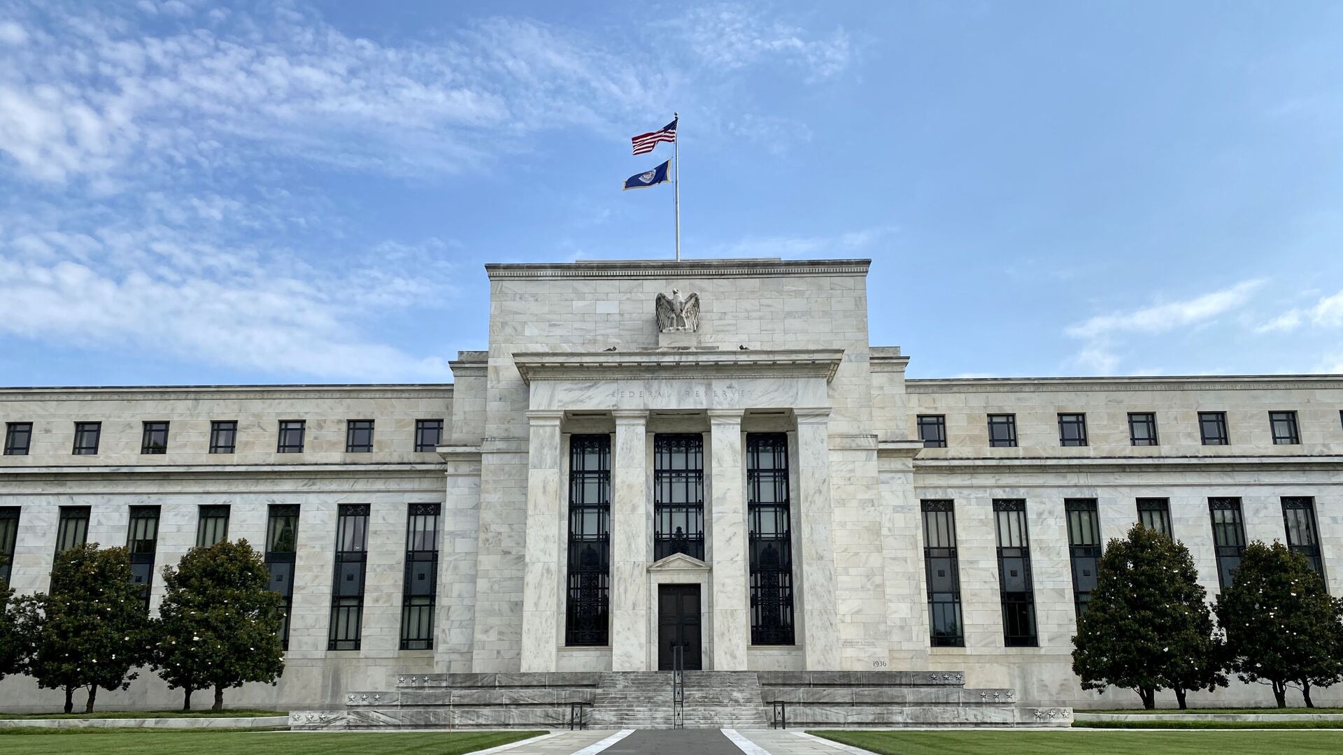 الأسهم تترقب قرار الفيدرالي وسط توقعات برفع الفائدة 0.25%