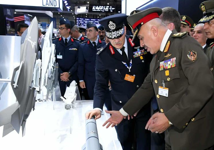 الفريق أحمد خليفة يعود إلى أرض الوطن عقب مشاركته فى فعاليات معرض دبى الدولى للطيران 2025 - بوابة الشروق - نسخة الموبايل