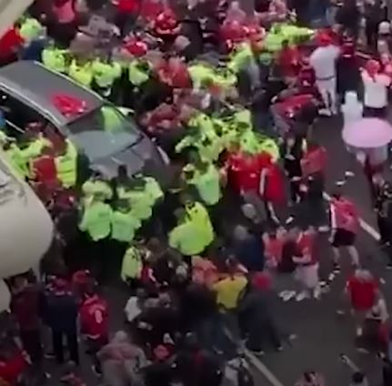 بريطانيا: السائق المتهم بمأساة موكب ليفربول الاحتفالي يمثل أمام جلسة استماع للمرة الأولى - بوابة الشروق