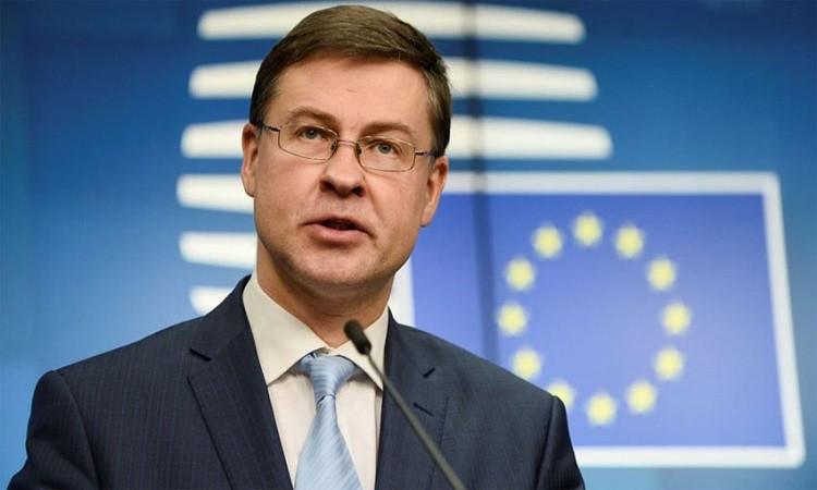 European Economy Commissioner opposes Russia sanctions easing