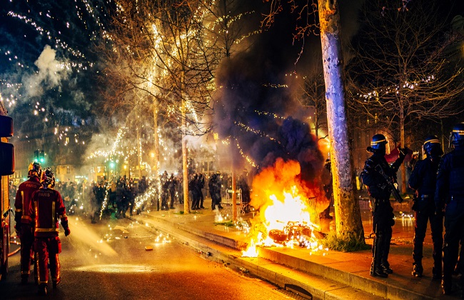 فرنسا تفرض حظرا على الألعاب النارية قبل يوم العيد الوطني - بوابة الشروق - نسخة الموبايل