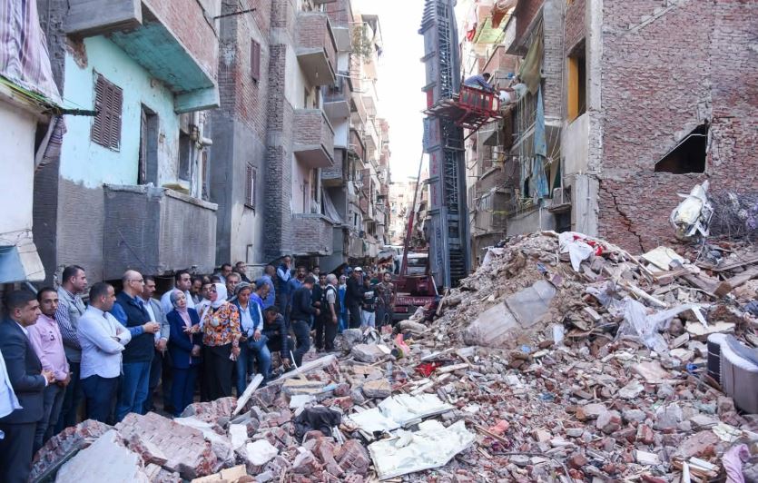 النيابة تأذن بدفن ضحايا عقار الإسكندرية وإزالة عقارين مجاورين