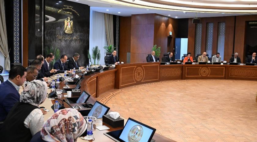 رئيس الوزراء يناقش دعم الطاقة الشمسية