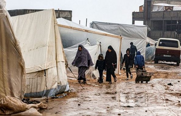 الأمطار تُغرق خيام آلاف النازحين في قطاع غزة - بوابة الشروق - نسخة الموبايل