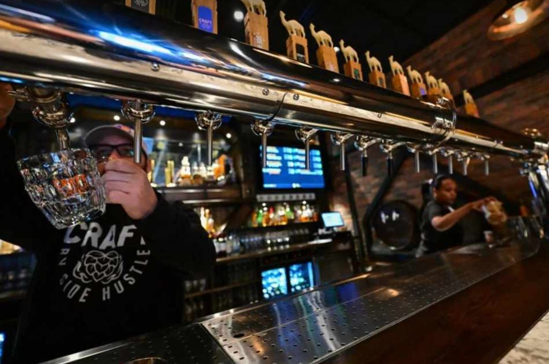 بنكهات خليجية.. الإمارات تسمح بأول مطعم لصناعة وبيع البيرة على أرضها 