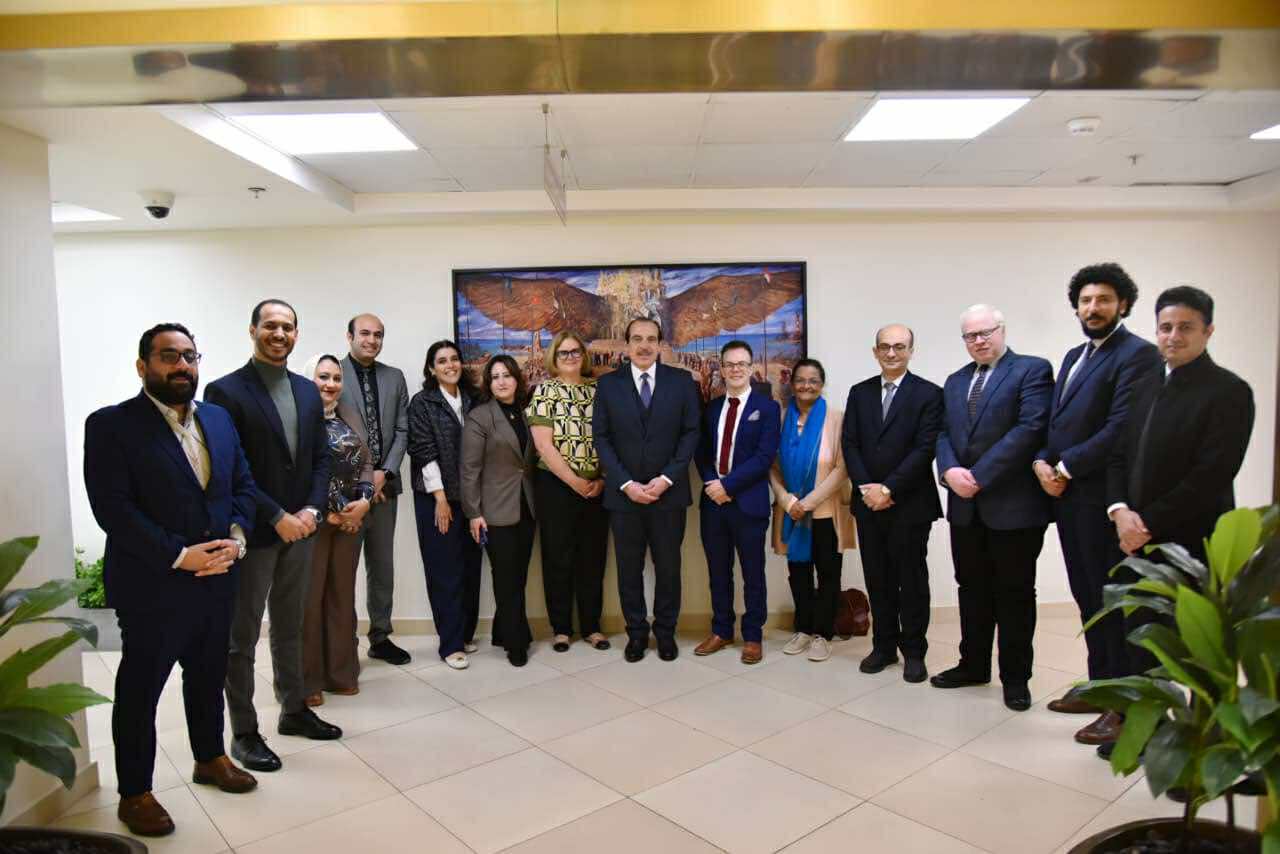 تعاون مصري بريطاني لتعزيز مكافحة مقاومة المضادات الميكروبية وتدريب الكوادر الطبية 