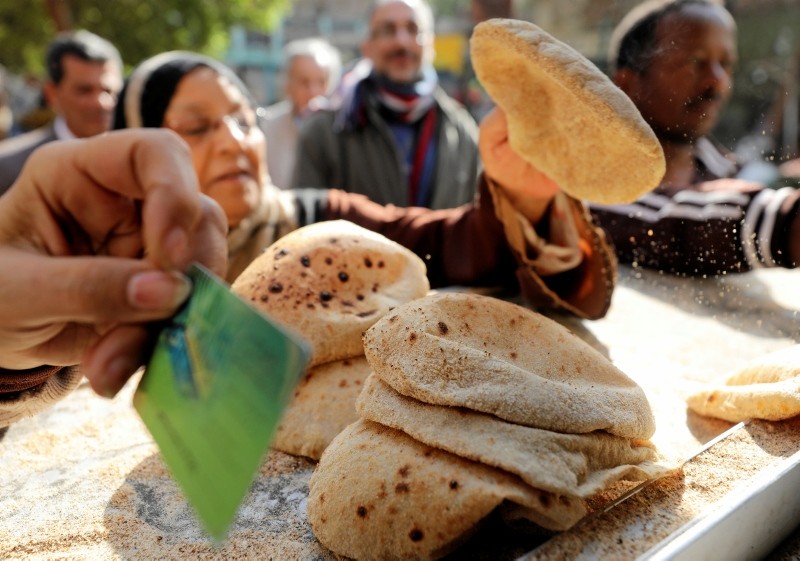 وزير التموين يكشف أسباب رفع سعر رغيف الخبز