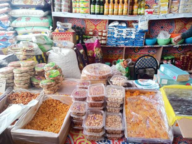 وزير التنمية المحلية يوجه بالتوسع في منافذ بيع السلع الغذائية المخفضة ومعارض أهلا رمضان