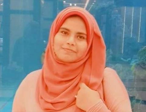 الطالبة آية