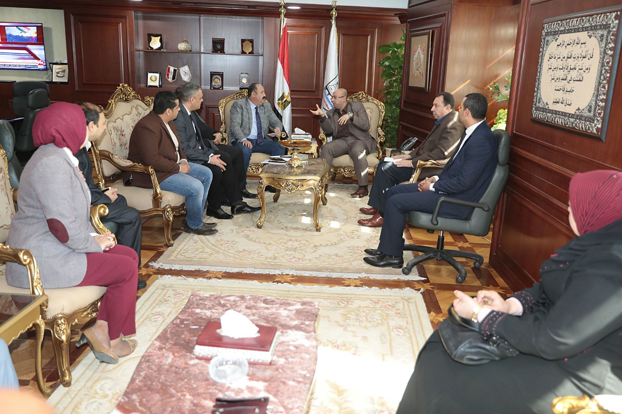 محافظ بني سويف يبحث مع الغرفة التجارية عدد من الملفات المهمة في قطاعات محافظ بني سويف يبحث مع الغرفة التجارية عدد من الملفات المهمة في قطاعات
