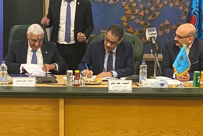 جانب من توقيع البروتوكول بين نقابة الصحفيين والمصرف المتحد