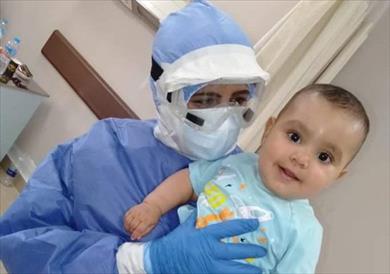 الطفل عمر مع الممرصة شروق شعيشع