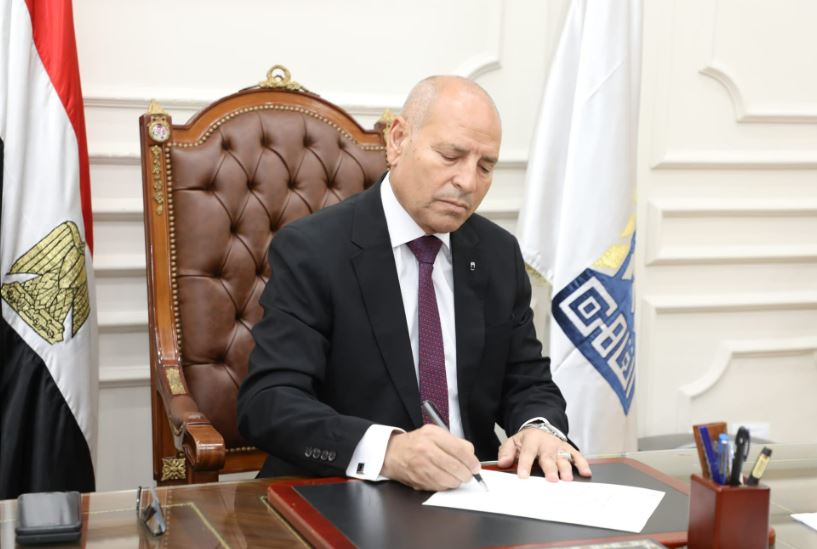 محافظ القاهرة يصدر حركة تنقلات محدودة بين رؤساء الأحياء للاستفادة من الكفاءات 