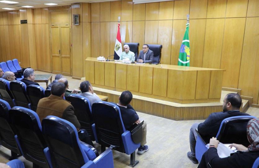 محافظ المنيا يؤكد أهمية تنمية الموارد الذاتية وتبني أفكار مبتكرة لتعظيم عوائد المشروعات 