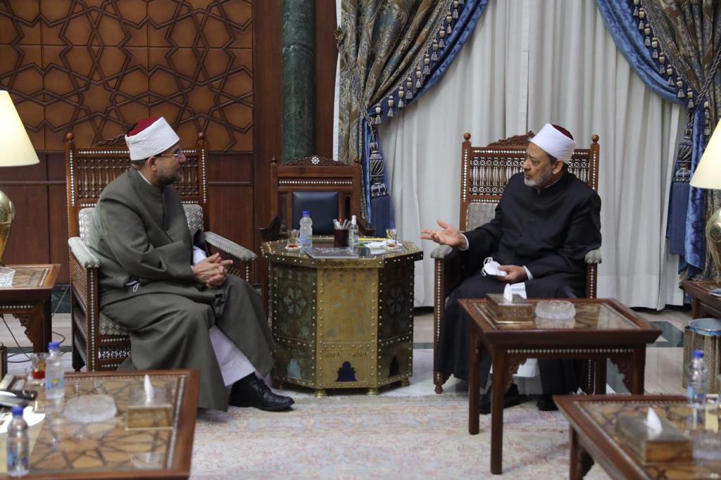 وزير الأوقاف خلال لقائه بشيخ الأزهر لتهنئته بعيد الأضحى المبارك