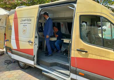 سيارة الشهر العقارى بالدقهلية . تصوير نعمان سمير