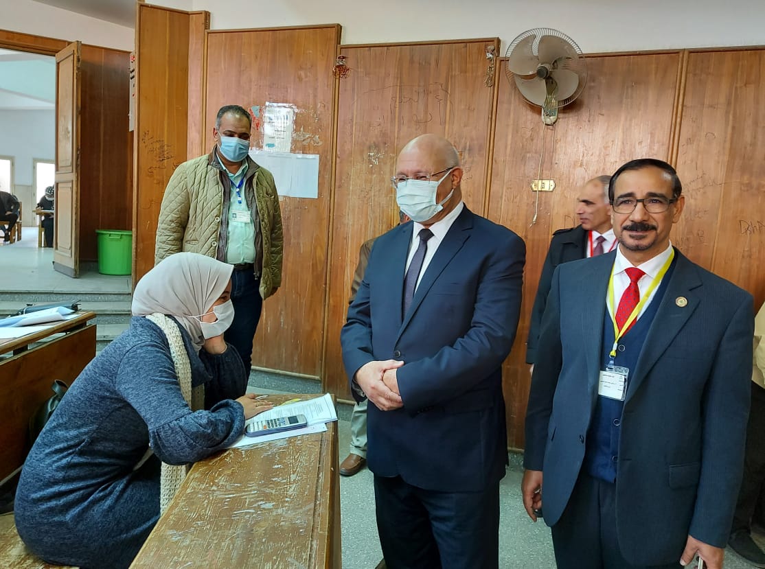 جانب من جولة رئيس جامعة بنها