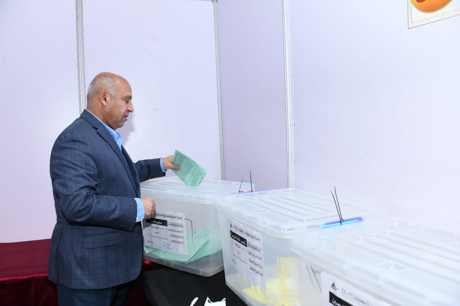 وزير النقل المهندس كامل الوزير