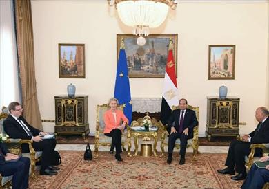 السيسي يستقبل رئيسة المفوضية الأوروبية على هامش القمة المصرية الأوروبية