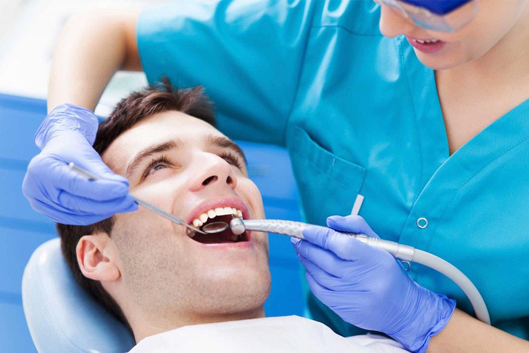 في يومه العالمي.. أسباب تجعل البعض يتجنب زيارة طبيب الأسنان - بوابة الشروق  - نسخة الموبايل