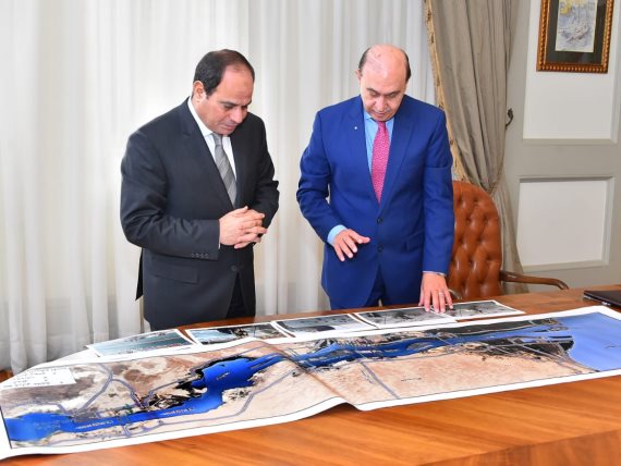 الرئيس عبد الفتاح السيسي ومهاب مميش
