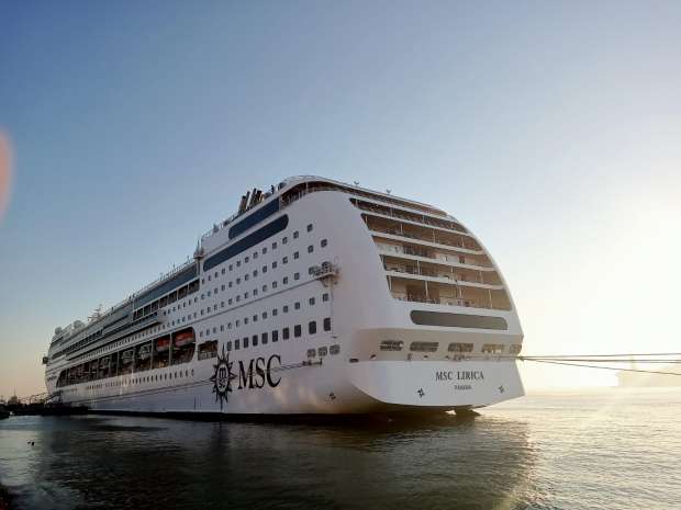 2700 سائح يصلون ميناء بورسعيد السياحي على متن السفينة العملاقة MSC Armonia 