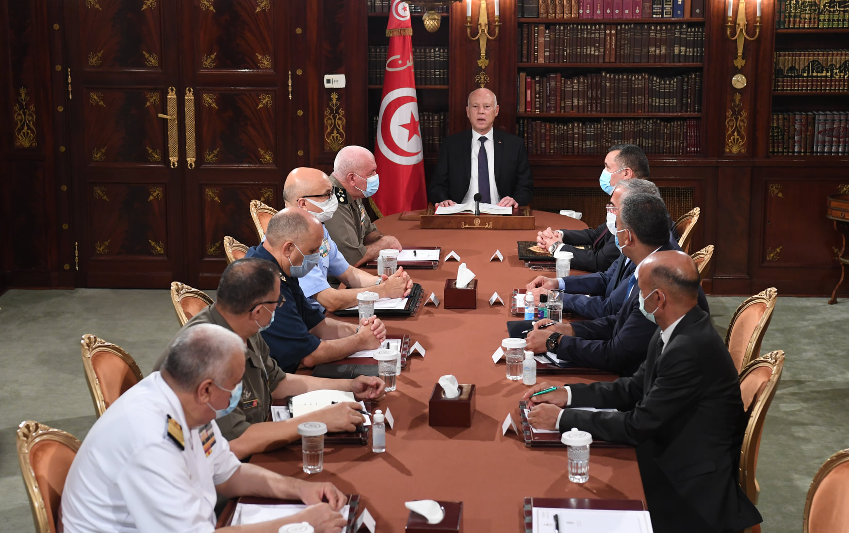 الرئيس التونسي قيس سعيد يعقد اجتماعا طارئا للقيادات العسكرية والأمنية