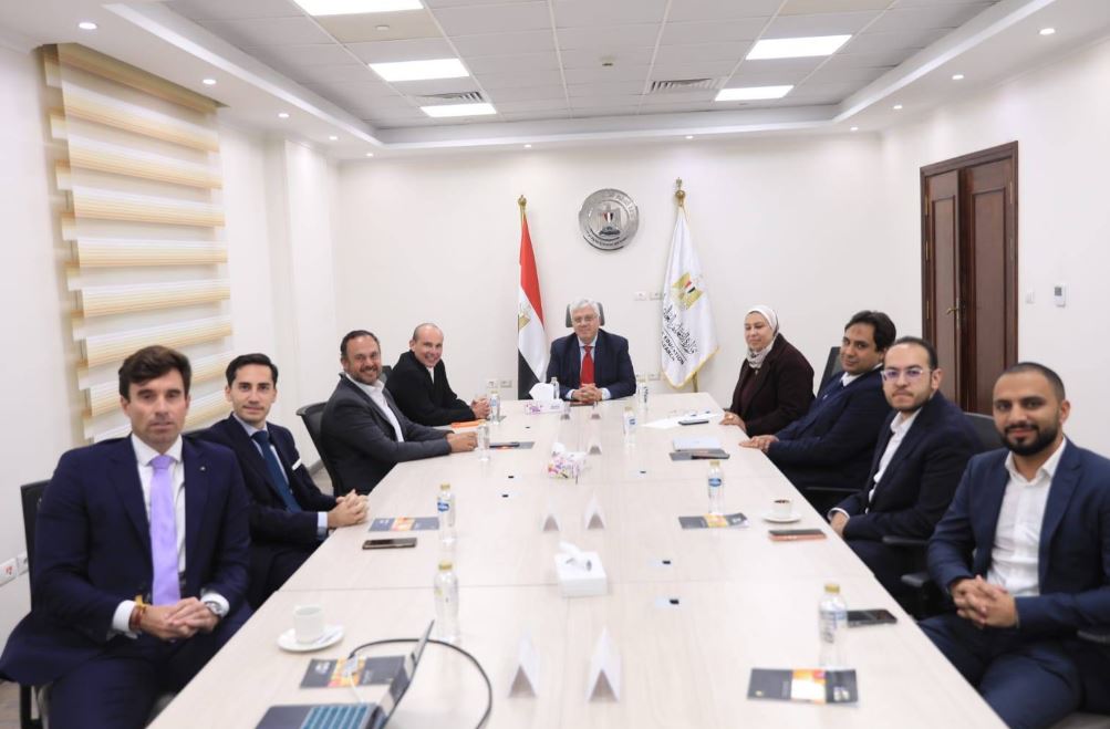 وزير التعليم العالي يبحث تعزيز التعاون الأكاديمي مع جامعة سان أنطونيو الإسبانية 