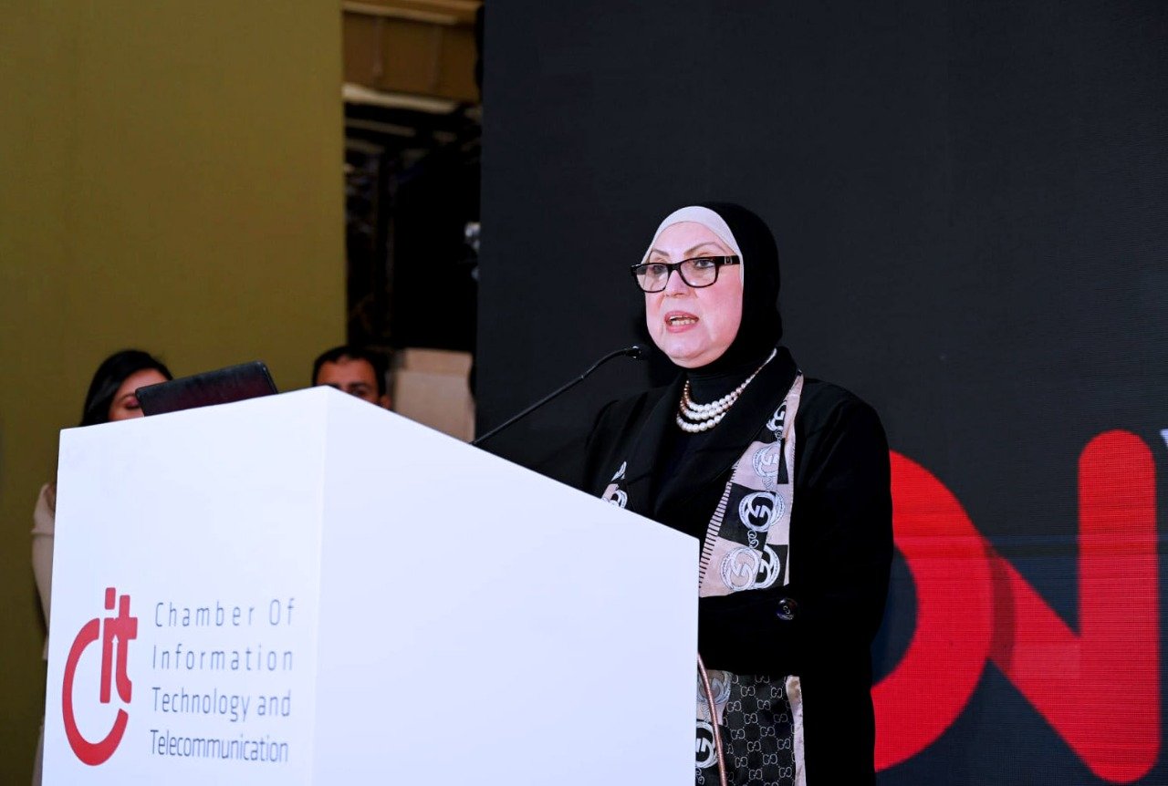 نيفين جامع وزيرة التجارة والصناعة