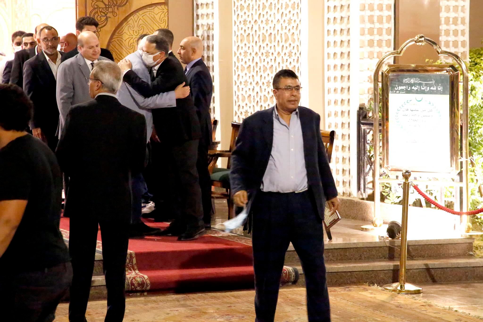 عماد الدين حسين في عزاء منير عامر تصوير: مجدي إبراهيم