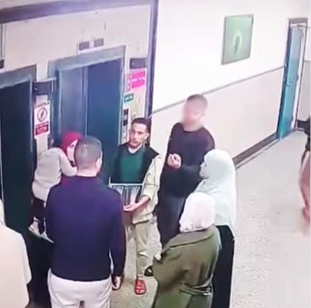 نقابة الأطباء: طبيب المنوفية المعتدى عليه يدفع ضريبة العجز العددي.. ولا يصح قبول كليات طب بـ 50% و60% 