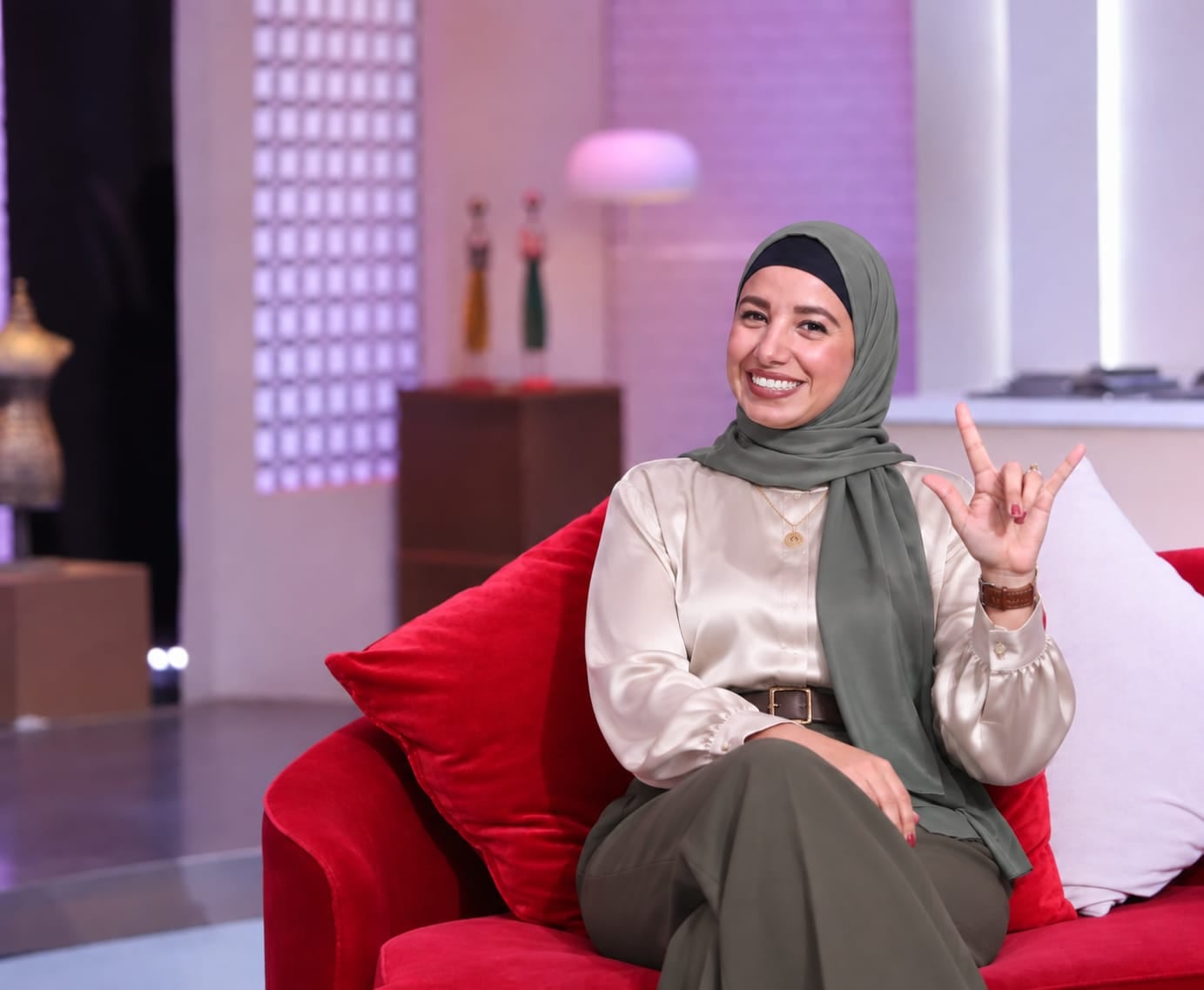 بسنت سيد المتخصصة في الإعاقة السمعية ومترجمة لغة الإشارة بالتلفزيون المصري