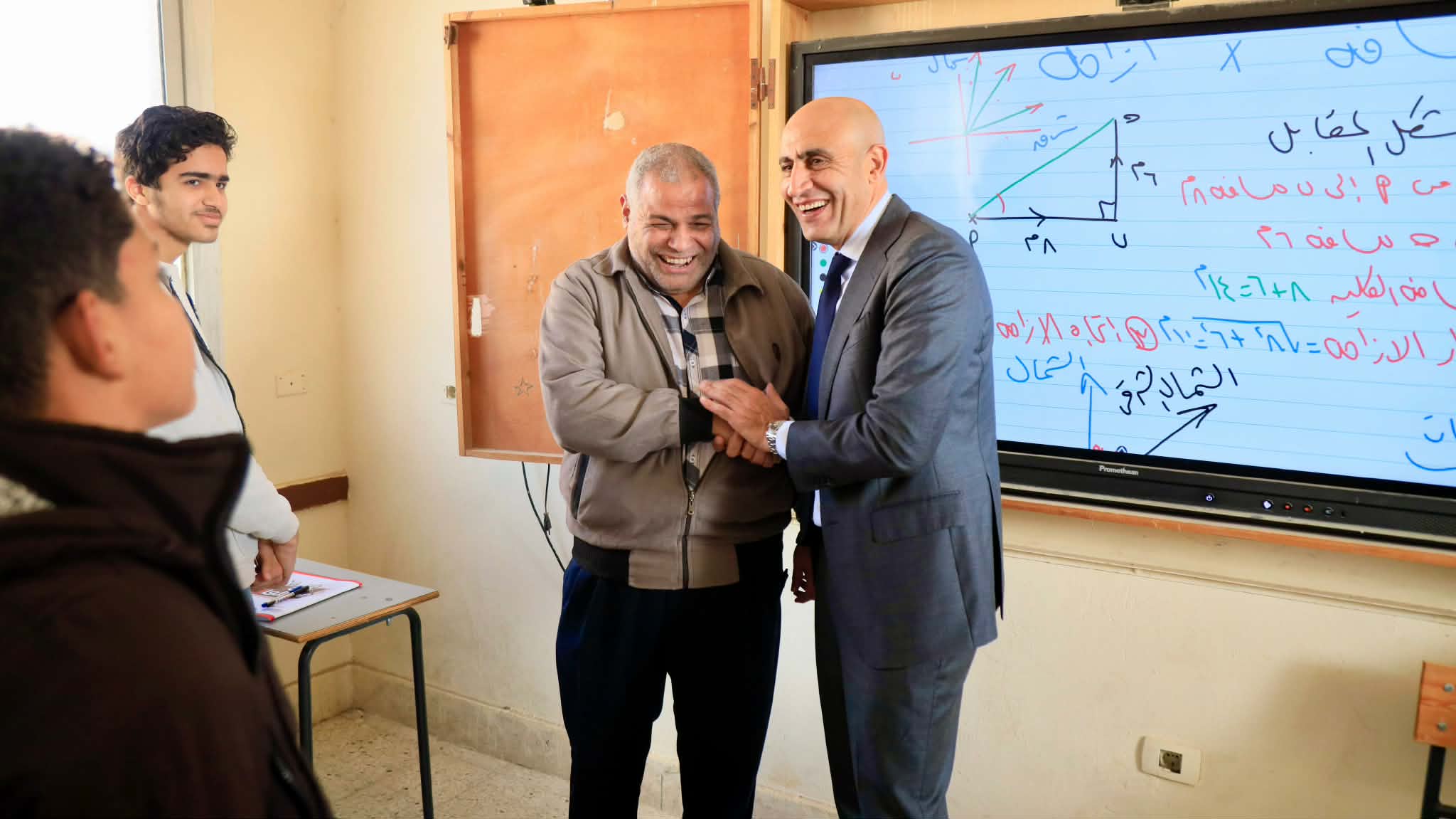 وزير التعليم يجري جولة مفاجئة بمدارس البحيرة في يوم التعديل الوزاري.. ويجري مناقشة مع الطلاب 